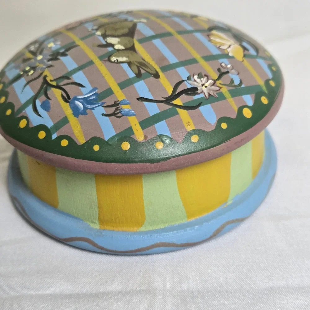 The Home Collection Hand-Painted‎ Trinket Box Bunny Rabbit Flowers 1997 Vintage